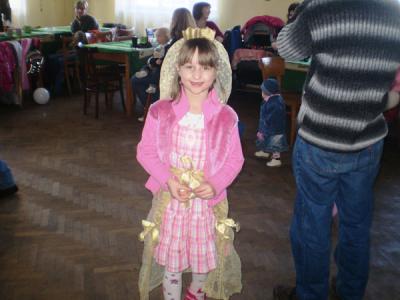 2 002
